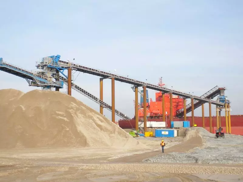 Sand And Gravel Conveyor System in Port