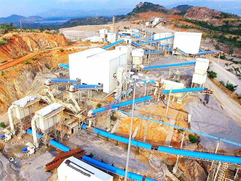 Belt conveyor for mining and quarrying