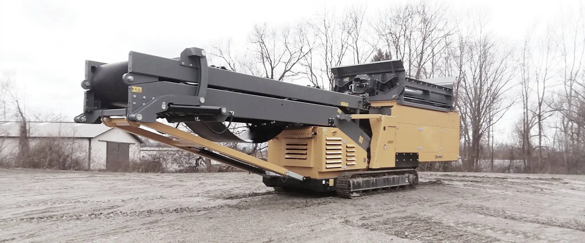 tracked feeder conveyor