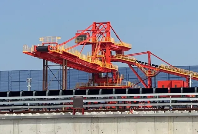Linear Travel Stacker