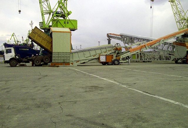 Truck Unloader | Wheeled Bulk Reception Feeder - SKE Industries